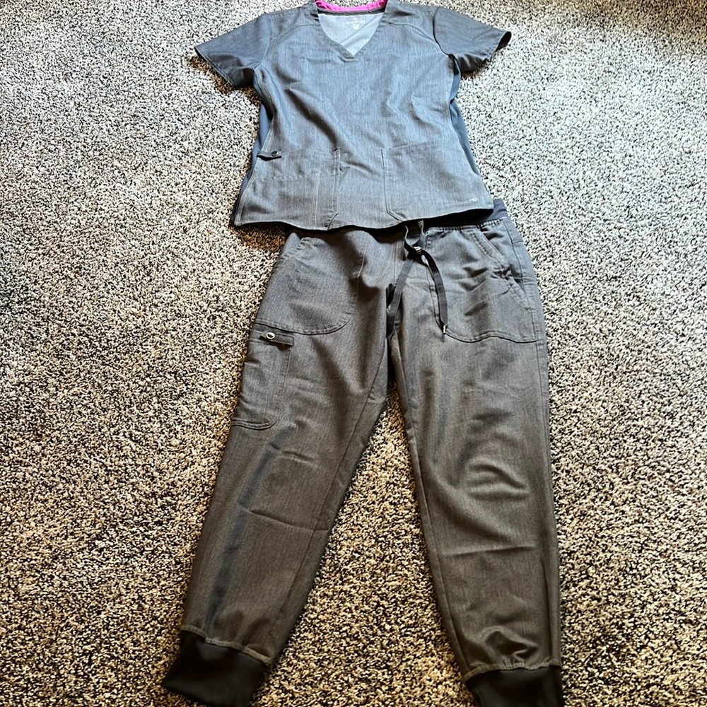 Scrub set